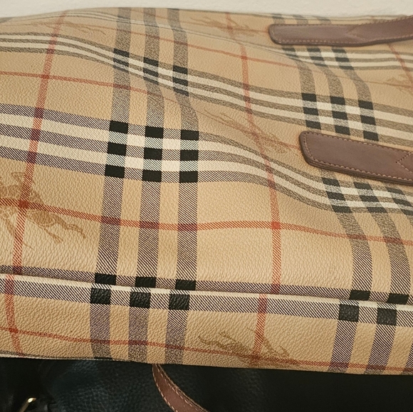 Authentic Burberry hay market tote 14x16x5 - Picture 4 of 9